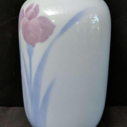 Fukagawa Seiji Arita Vase Iris, japanisches Porzellan, etwa Mitte des 20. Jahrhunderts