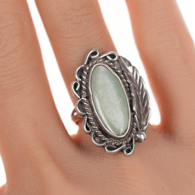 sz7.25 Vintage Native American silver and  mother of pearl ring