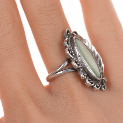 sz7.25 Vintage Native American silver and  mother of pearl ring