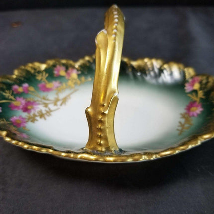 Limoges-Korb, handbemalte Blumen und schweres Gold um 1910, 6 5/8" breit x 3,5" hoch.