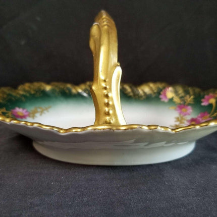 Limoges-Korb, handbemalte Blumen und schweres Gold um 1910, 6 5/8" breit x 3,5" hoch.