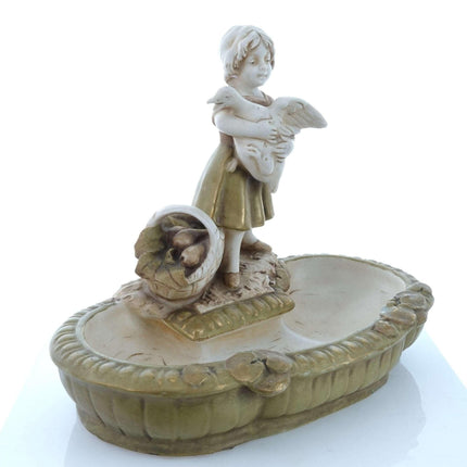 c1900 Royal Dux Art Nouveau Goose Girl พร้อมตะกร้าวางกลางหรือถาดวางโต๊ะเครื่องแป้ง