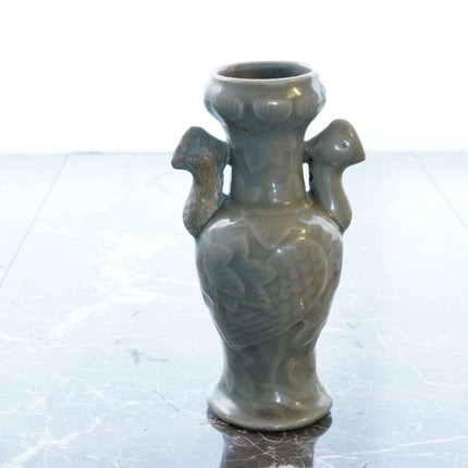 Frühe chinesische Celadon-Vase mit antiker Restaurierung