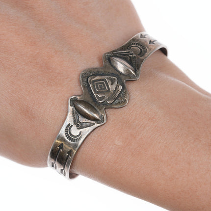 6 3/8" c1930's Navajo Curio stamped silver arrowhead cuff bracelet