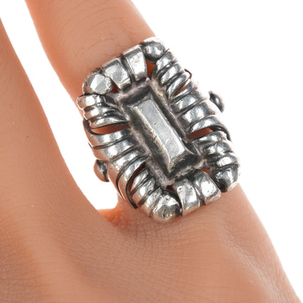 sz5 William Spratling silver ring with aztec pattern