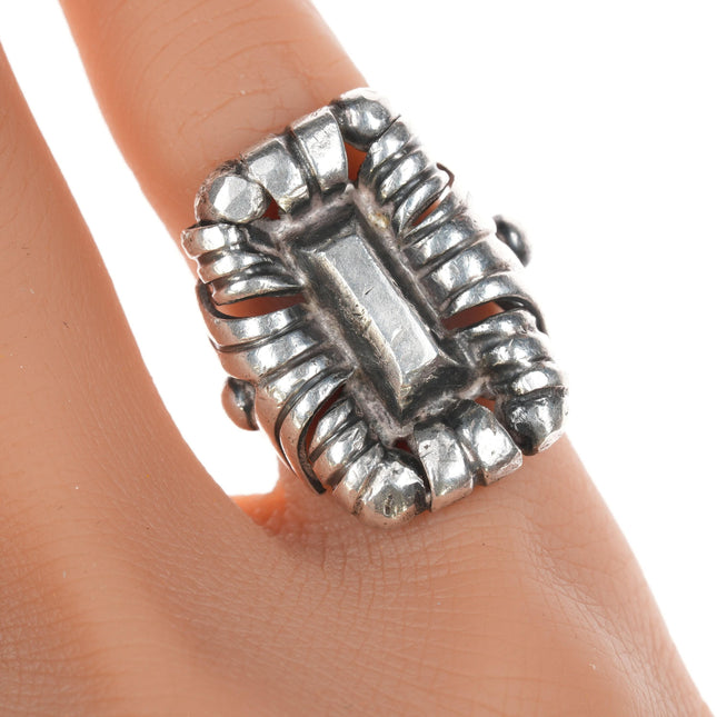 sz5 William Spratling silver ring with aztec pattern