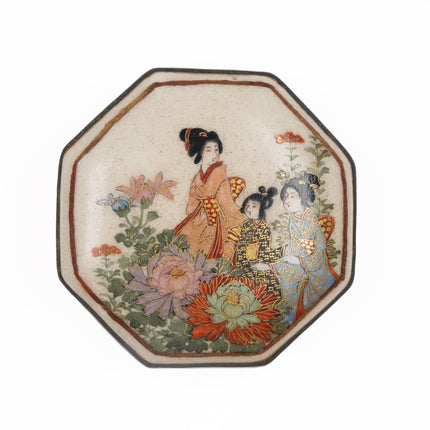 c1900 Japanese Satsuma belt buckle with Geishas