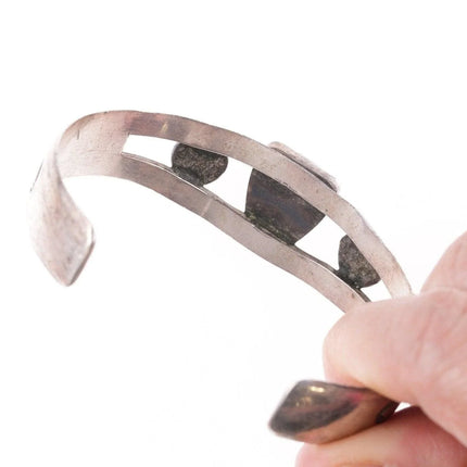 7" Vintage Navajo Tufa cast bracelet with green turquoise - Estate Fresh Austin