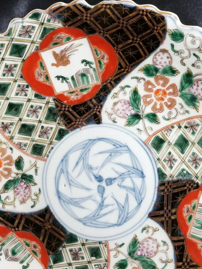 Antique Imari Charger with Unusual Scalloped Edge 19th century 10 5/8" wide Late - Estate Fresh Austin