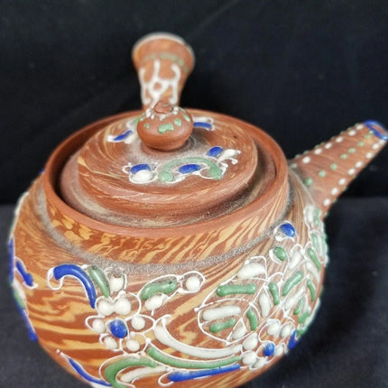 Antique Small Japanese Teapot Red Clay Moriage Satsuma Decoration Marbelized unu - Estate Fresh Austin