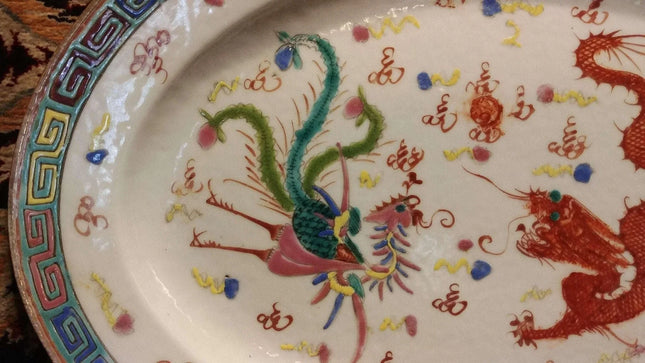 Chinese Famille Verte platter with Dragon Decoration and Greek Key Design 18th-1 - Estate Fresh Austin
