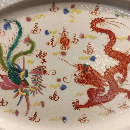 Chinese Famille Verte platter with Dragon Decoration and Greek Key Design 18th-1 - Estate Fresh Austin