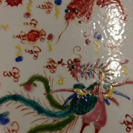 Chinese Famille Verte platter with Dragon Decoration and Greek Key Design 18th-1 - Estate Fresh Austin