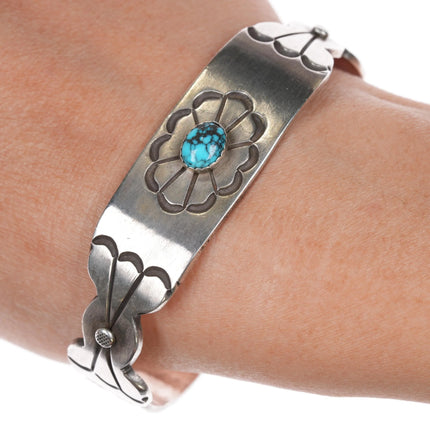 6.75" Wilbert Benally Navajo silver spiderweb turquoise single stone cuff bracelet - Estate Fresh Austin