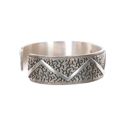 Ray Scott Navajo textured overlay modernist sterling silver cuff bracelet - Estate Fresh Austin