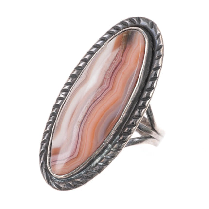 sz7 40's-50's Navajo sterling silver peach ribbon agate chiseled rim ring - Estate Fresh Austin