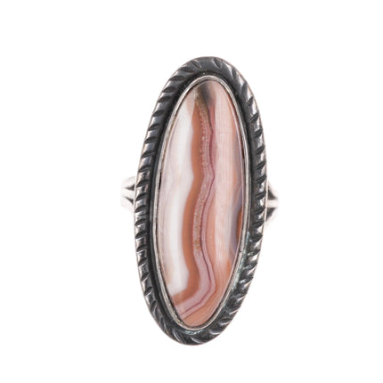 sz7 40's-50's Navajo sterling silver peach ribbon agate chiseled rim ring - Estate Fresh Austin