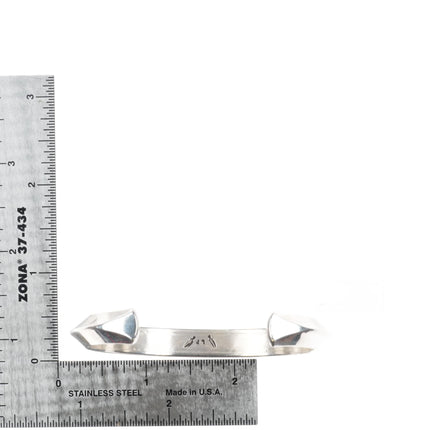 6.6" Leonard Paquin Laguna Zuni Carinated sterling silver stamped cuff bracelet - Estate Fresh Austin