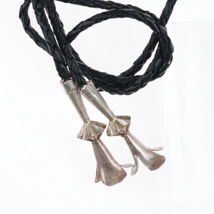 c1970 Vintage southwestern Sterling silver Navajo bolo tie w nice turquoise