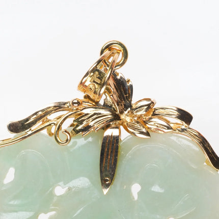 Vintage 14k gold carved moss in snow Jadeite Jade pendant