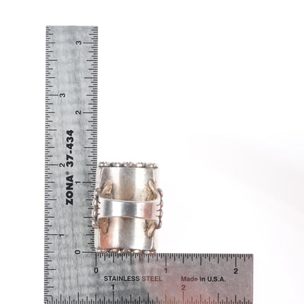 sz8.75 Large vintage Zuni sterling silver shell/jet channel inlay ring