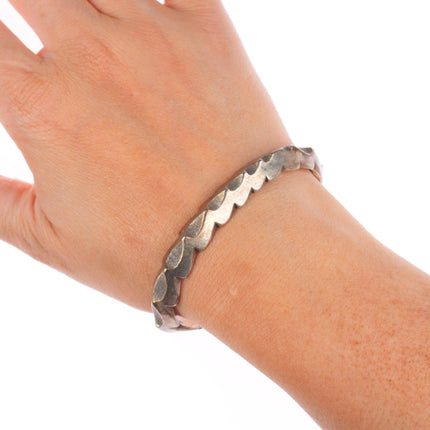 6.4" Vintage Navajo sterling silver carinated cuff bracelet with jagged edges