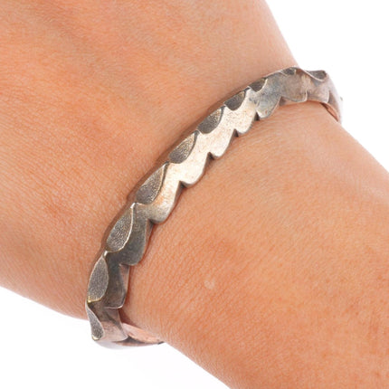 6.4" Vintage Navajo sterling silver carinated cuff bracelet with jagged edges