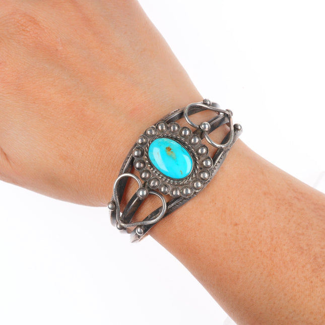 6.1" 30's-40's Vintage Navajo sterling silver hearts/carinated cuff bracelet