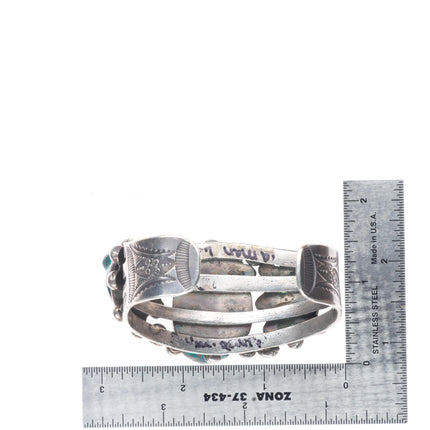 6.3" c1940 Leekya Deyuse Zuni Carved Azurite frogs sterling silver cuff bracelet