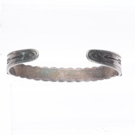 6.25" 1940's Zuni sterling silver snake eye turquoise arrow stamps cuff bracelet
