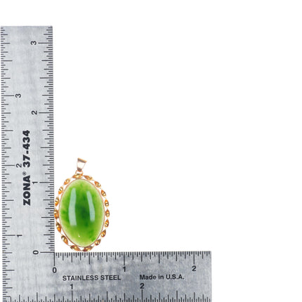 Vintage 9ct gold green jade necklace pendant with twisted rim