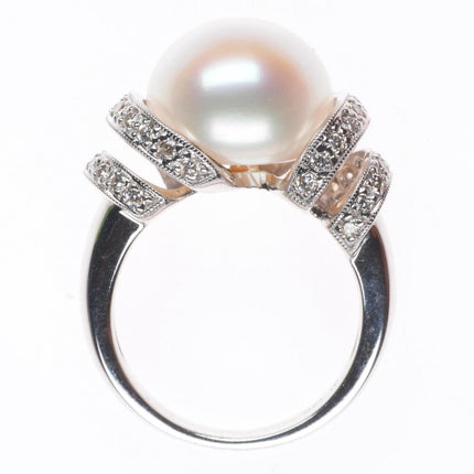 sz5 14k white gold, large pearl ring with small diamond encrusted bands