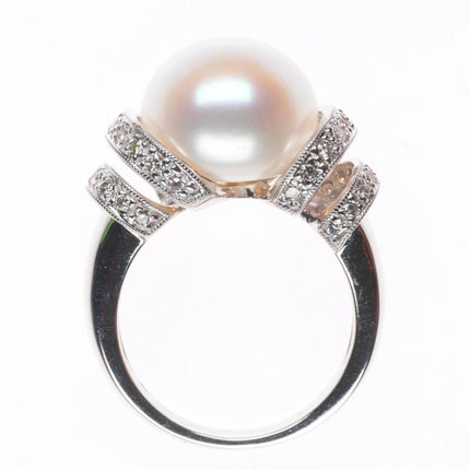sz5 14k white gold, large pearl ring with small diamond encrusted bands