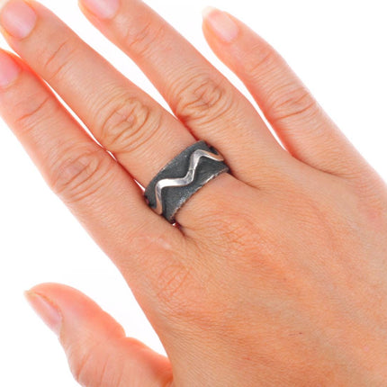 sz8.75 Ernest Rangel Navajo Tufa Cast sterling silver water wave ring