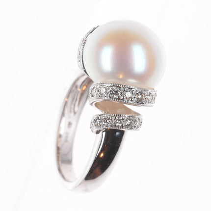 sz5 14k white gold, large pearl ring with small diamond encrusted bands