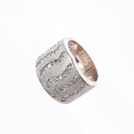 sz6.25 14k white gold textured abstract diamond rows band ring
