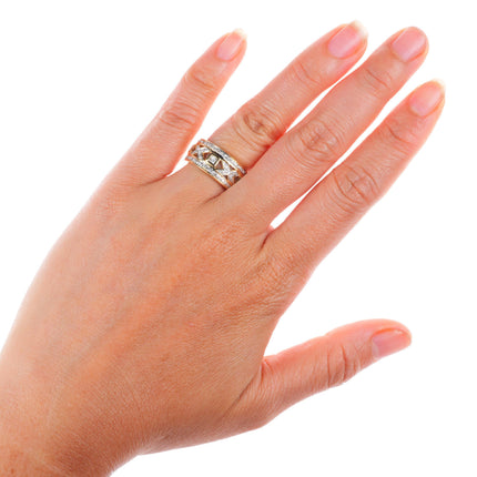 sz6.25 14k yellow gold, Diamond X pattern reticulated band ring