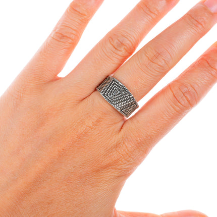 sz8.75 Elgin Tom Navajo sterling silver tapered band ring Maize/corn design