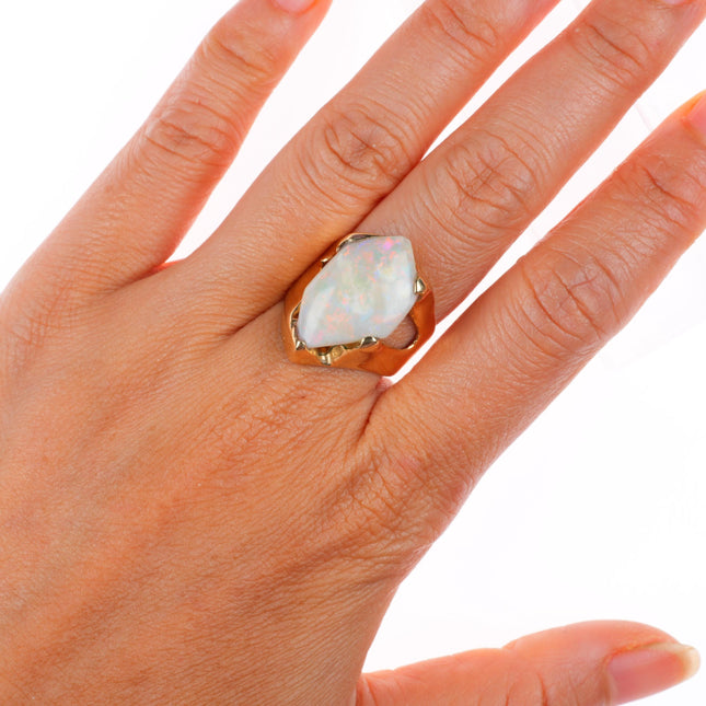 sz8 vintage 14k yellow gold brutalist-modernist southwestern opal ring