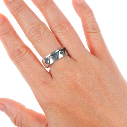 sz10 Elsie Gashwarza Hopi overlay water waves sterling silver band ring