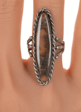 sz5.5 30's - 40's Native American silver and agate long ring - Estate Fresh Austin